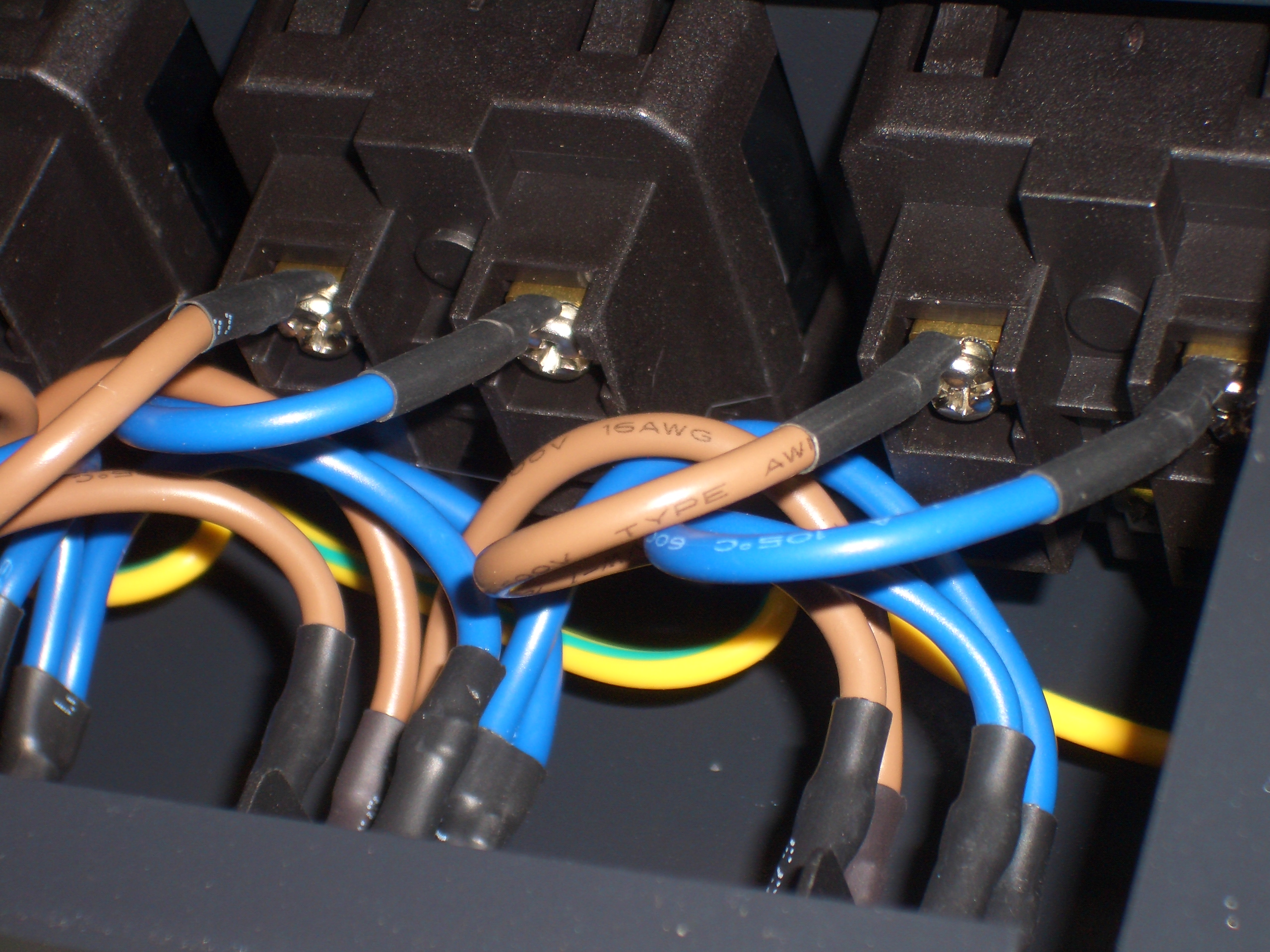 E_plug_and_socket.jpg